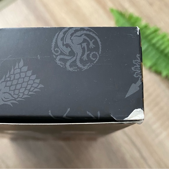 Urban Decay - Game of Thrones Eyeshadow Palette - Picture 8 of 8
